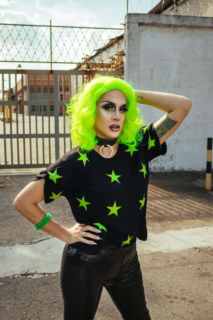 Colorful fashion portrait of a person in a neon green wig outdoors in São Paulo.